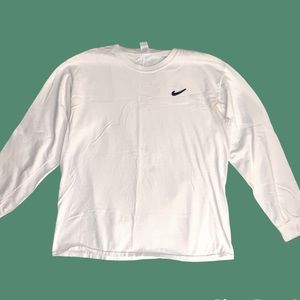 SALE❗️Nike White Long Sleeve Oversized Crewneck Shirt